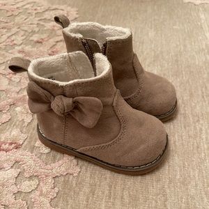H&M taupe boots for baby